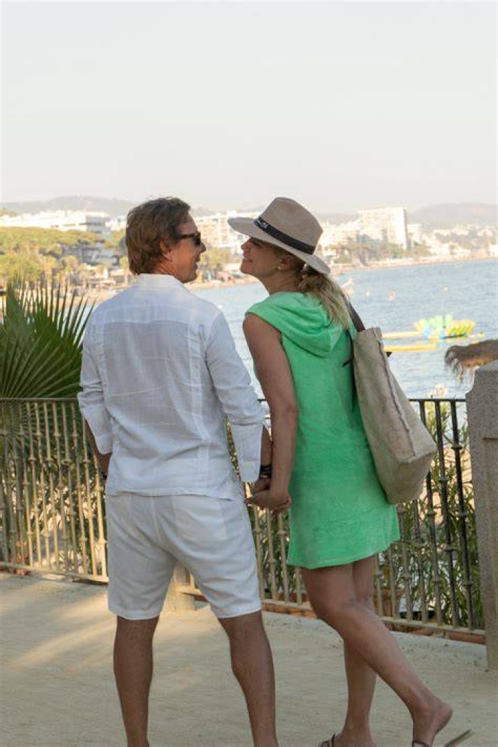 Alejandro Gravier, Valeria Mazza's Husband