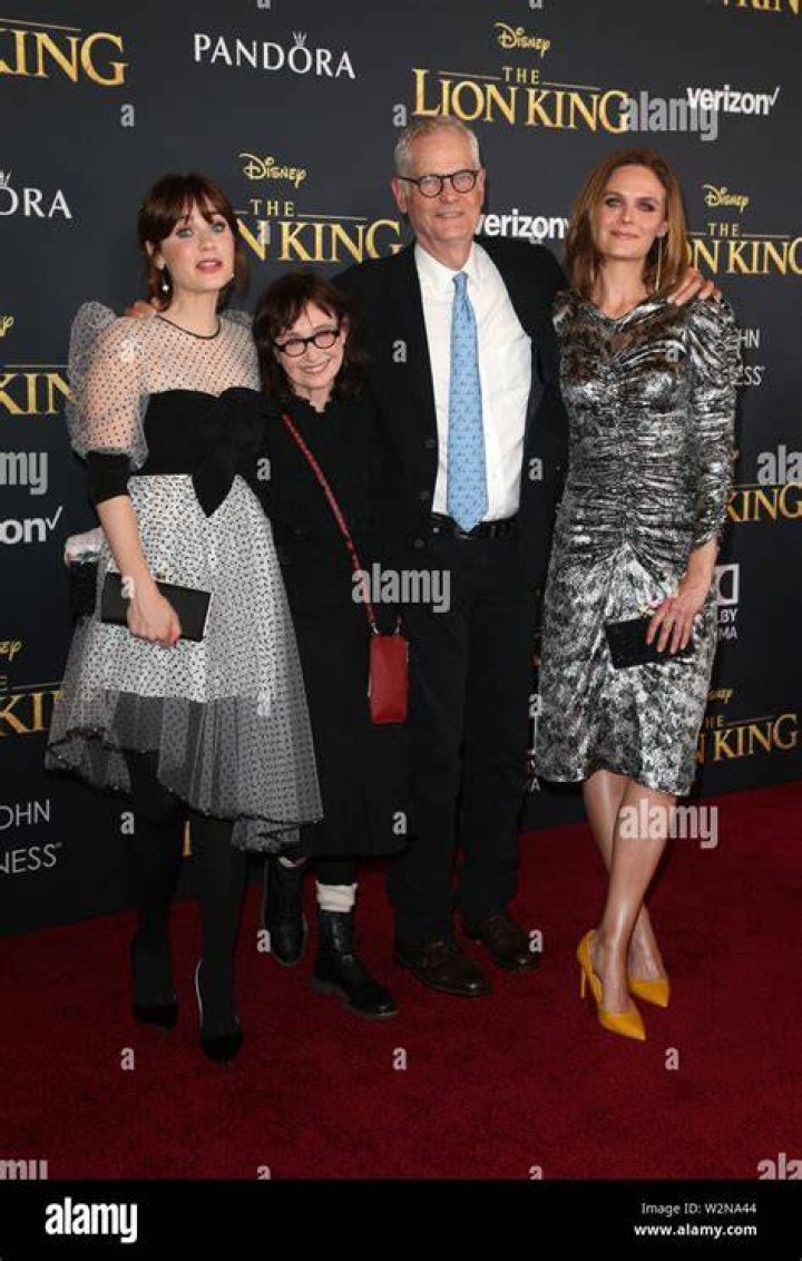 Caleb Deschanel, Mary Jo Deschanel's Husband