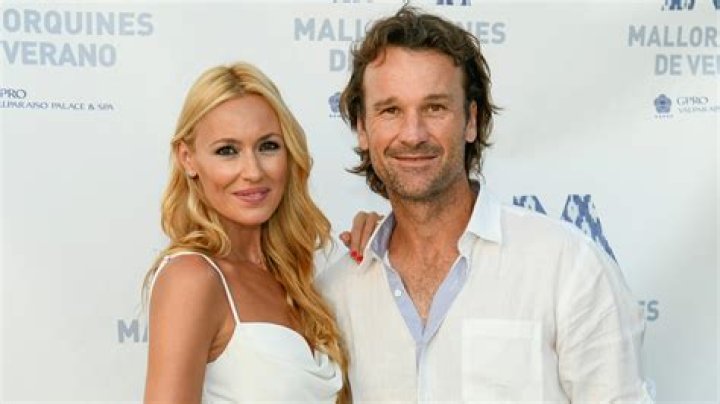 Carlos Moyá, Carolina Cerezuela's Husband