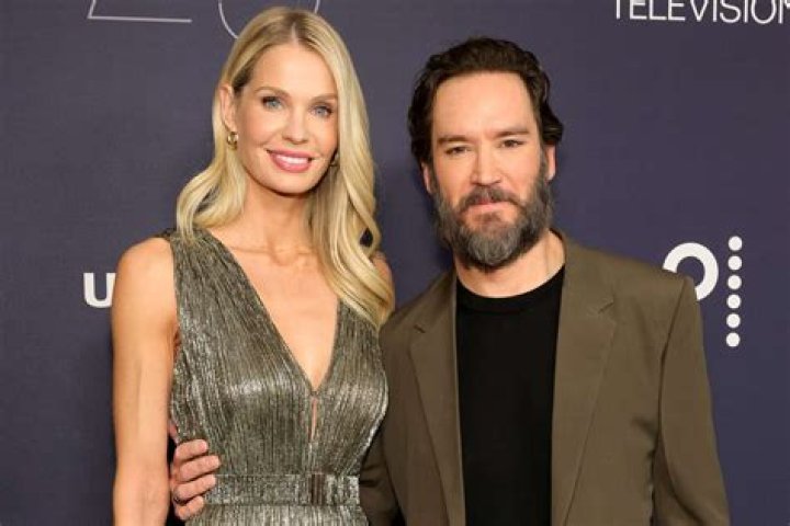 Catriona McGinn, Mark Paul Gosselaar's Wife