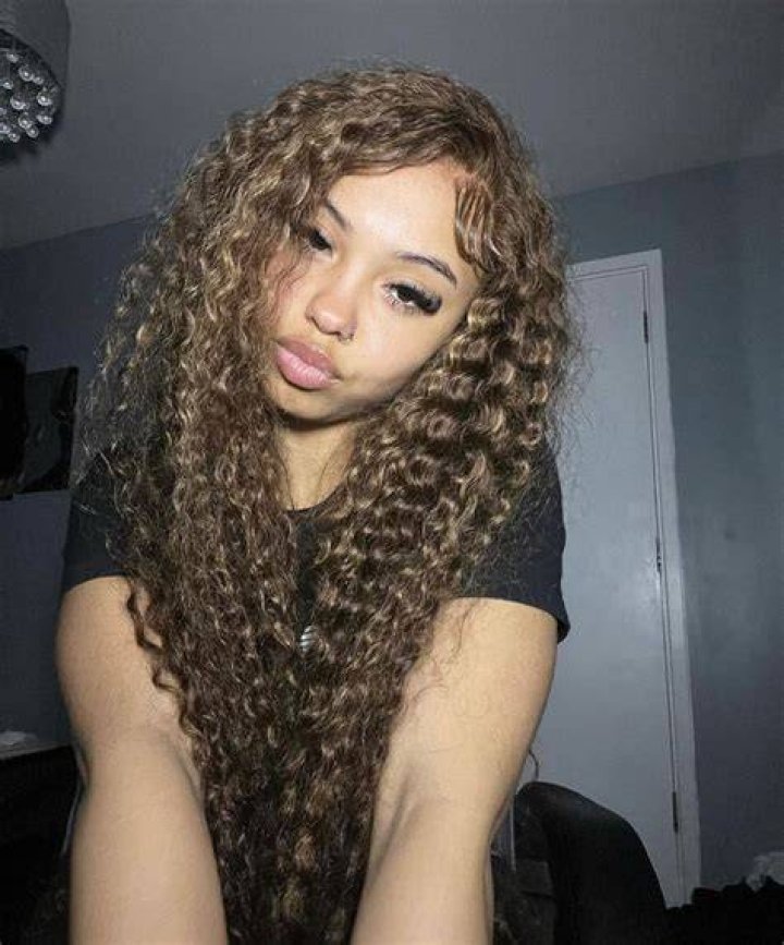 Curlyhead_.larryyy’s Girlfriend: Who is Curlyhead_.larryyy Dating?