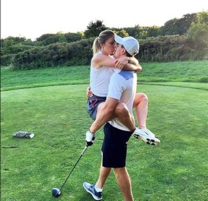 Dara Howell, Mark Scheifele's Girlfriend