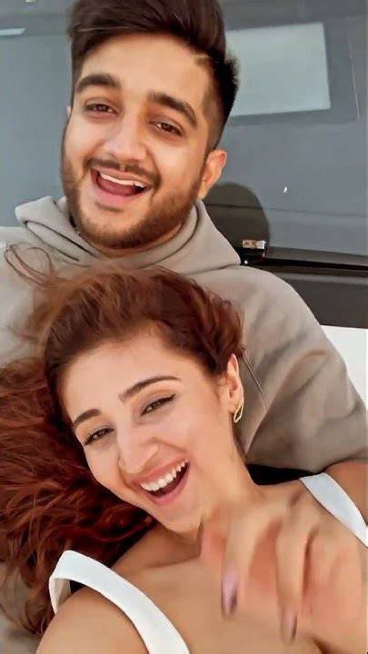 Dhvani Bhanushali’s Boyfriend: Who is Dhvani Bhanushali Dating?