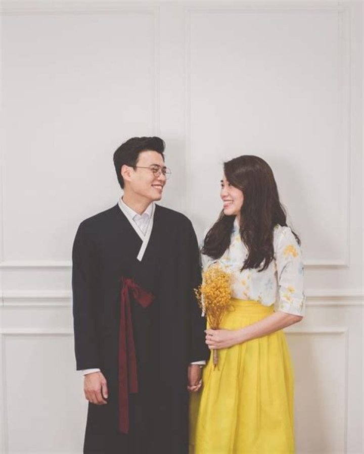 Hansol’s Girlfriend: Who is Hansol Dating?