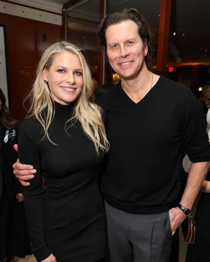 Hayes MacArthur’s Wife: Who is Hayes MacArthur Dating?