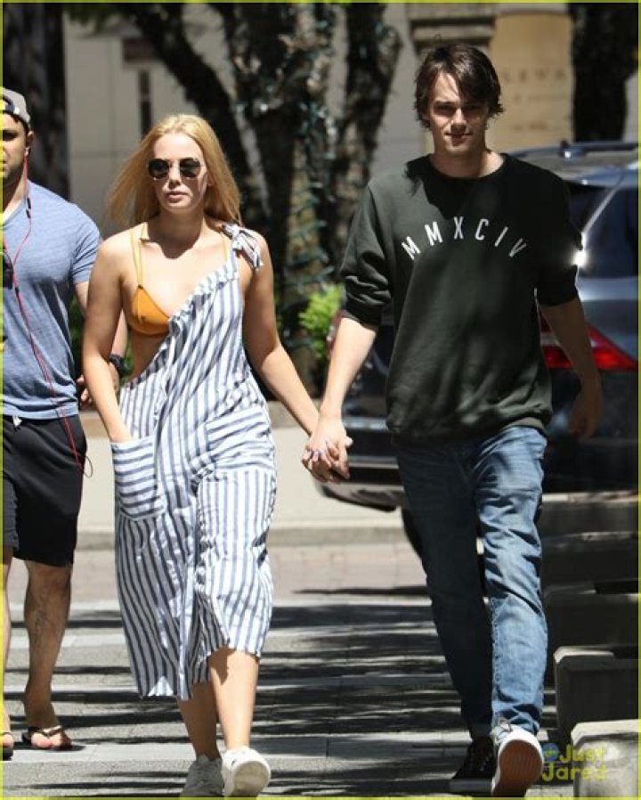 Mitchell Hope’s Girlfriend: Who is Mitchell Hope Dating?