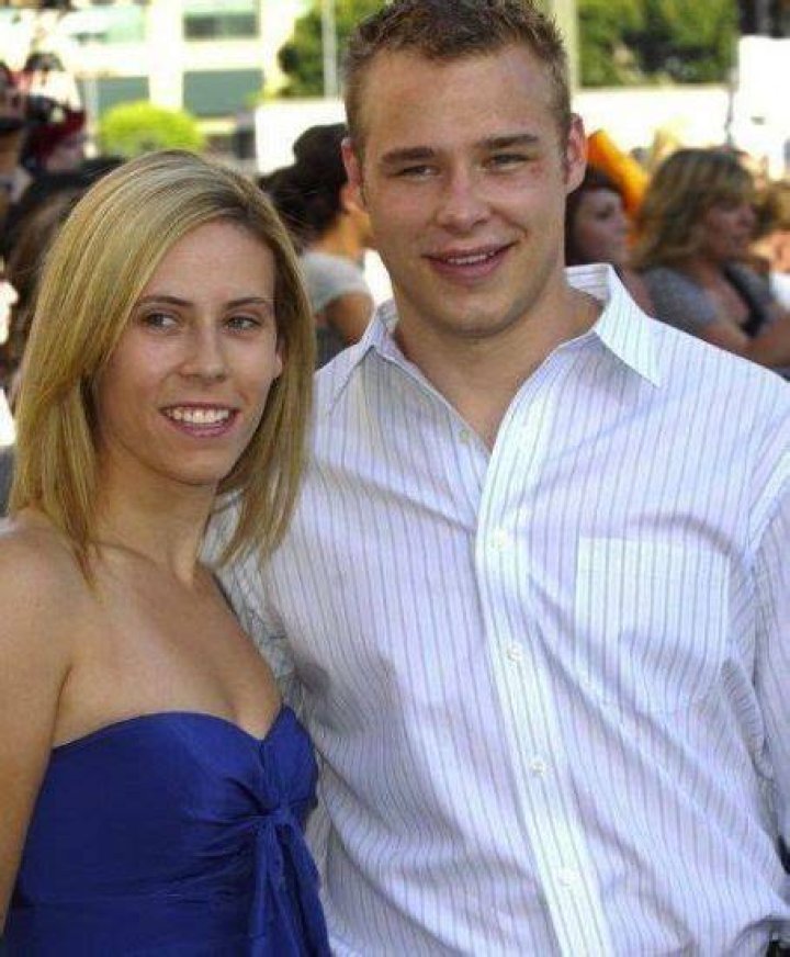 Nicole Poole Brown, Dustin Brown's Wife