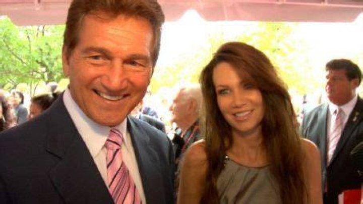 Robin Theisman, Joe Theismann's Wife