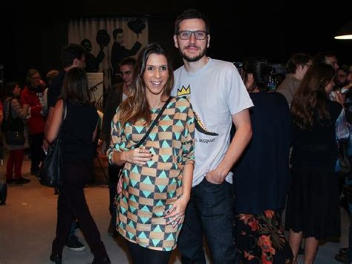 Thiago Lopes, Sarah Oliveira's Husband