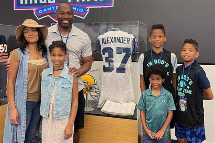 Valerie Boyd Alexander, Shaun Alexander's Wife