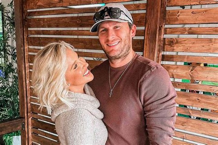 Who is Savannah Brown Dating – Savannah Brown's Boyfriend & Exes